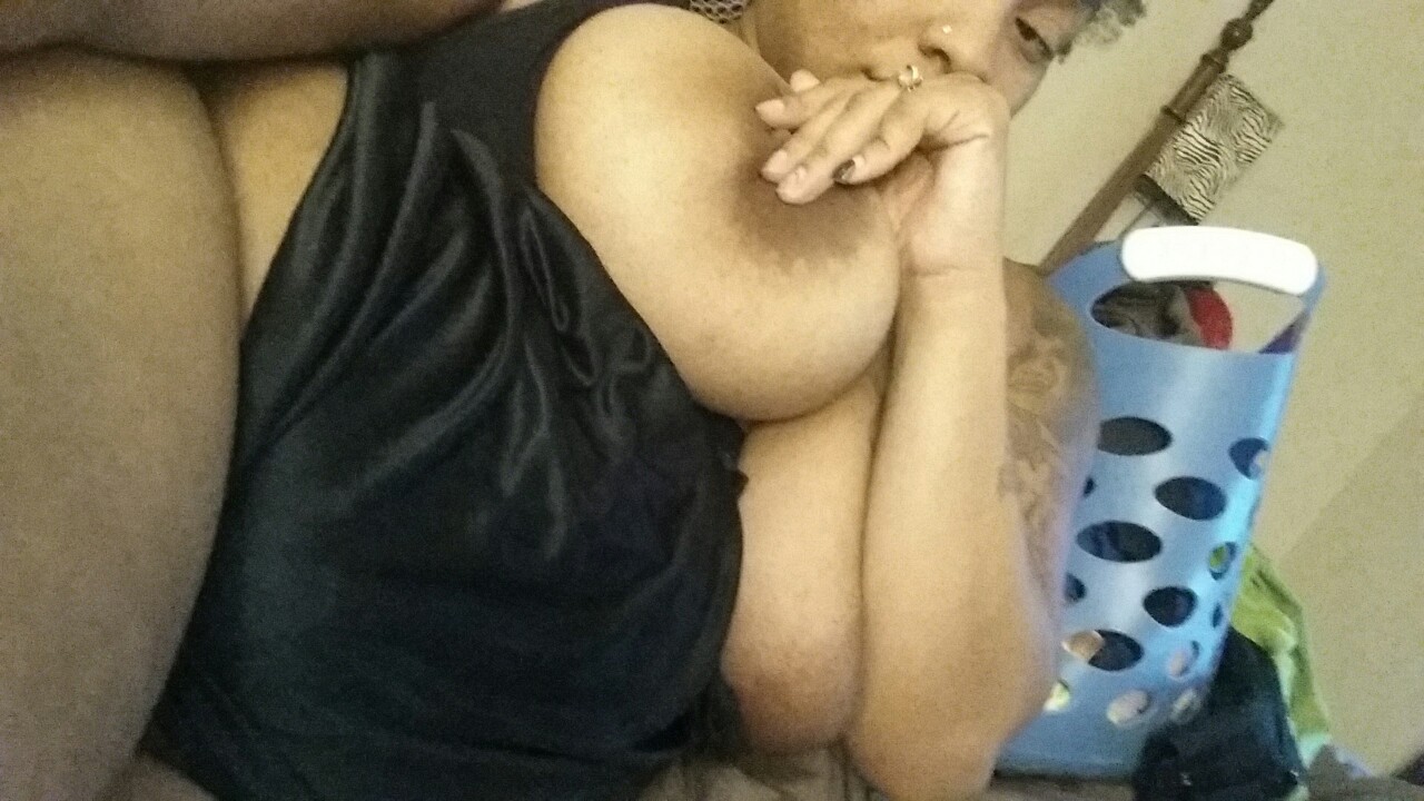afrosensualnerds:  Supposed to be doing laundry so we can head to ATL tomorrow night