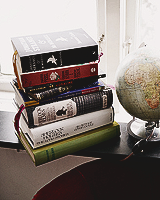 theunseeliequeen:  Favorite Little Things → Books 