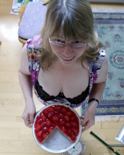 ancientmariner44:  And she can cook! Strawberry