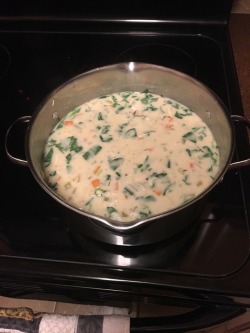 cheesewhizexpress: trnsatlanticfoe:  I found a copycat recipe of Olive Garden’s Creamy Chicken and Gnocchi soup. It turned out really good :) Now I need a recipe for some homemade clam chowder.  Things our real men post. 