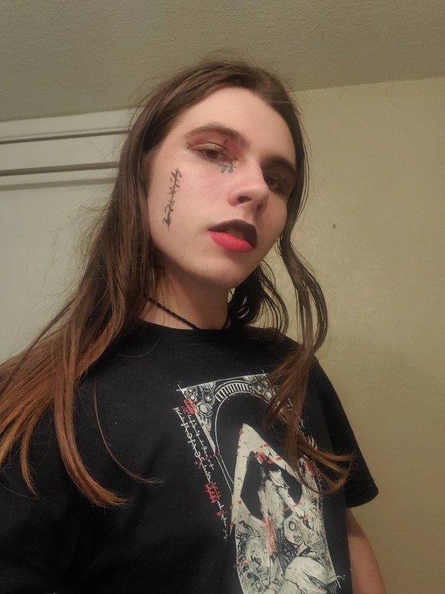 I had an absolute blast doing the makeup for this look.
Let me know if any of yall need some of my phyrexian oil to Compleate.
