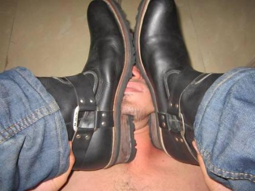 subtosolesofmenfootwear: The best foot rest is a faggot’s head.