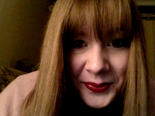 goldenflowersinmyhair:  SELFIE PARTY  HEY BOO YOU LOOK CUTE