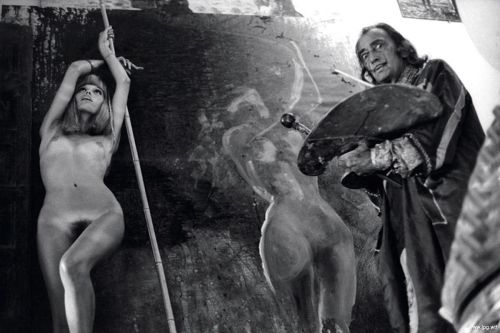 aestheticdivision: Salvador Dali painting Amanda Lear in Spain, 1971.Photo by Yul Brynner.