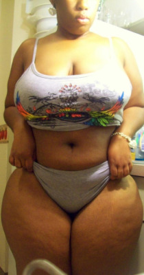 bigbuttsthickhipsnthighs:  Thickness