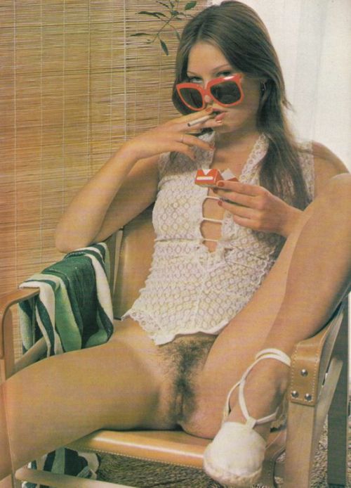 42marvinfan:puffingmufflover: smokinbadgirl:  An instant hard from this retro, hairy smoking pussy.&