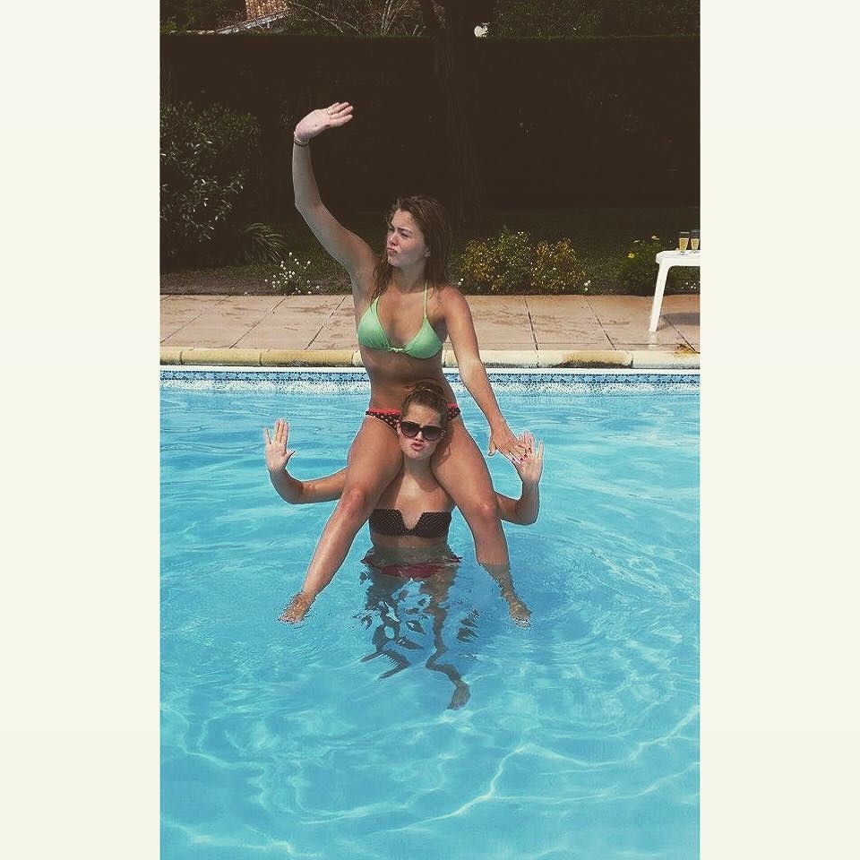 &ldquo;Naaaaaaaaardine&rdquo; #blondes #two #girls #vacances #holidays #arcachon