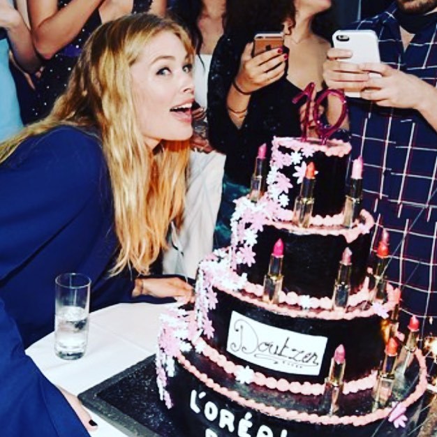 What a surprise last night at the #blueobsession party a humongous cake came out