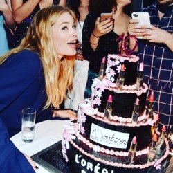What a surprise last night at the #blueobsession party a humongous cake came out to celebrate my 10 year anniversary with my lovely L'oreal family❤️ #lorealcannes2016 #lorealista by doutzen
