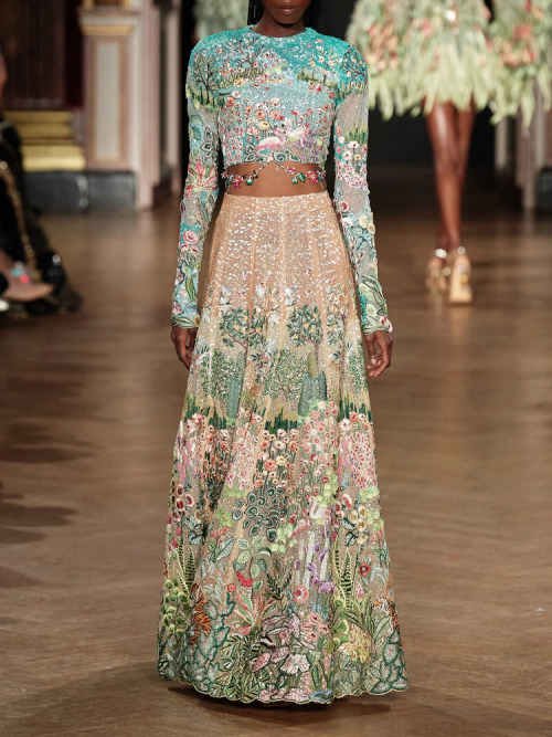 chandelyer:  Rahul Mishra ‘Cosmos’ spring 2023 couture