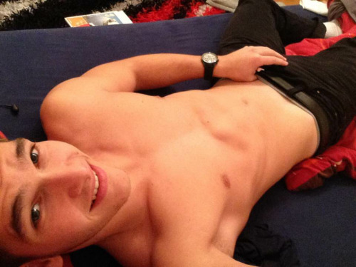 nakedguysfromkik:  Marian, so cute and Hot!