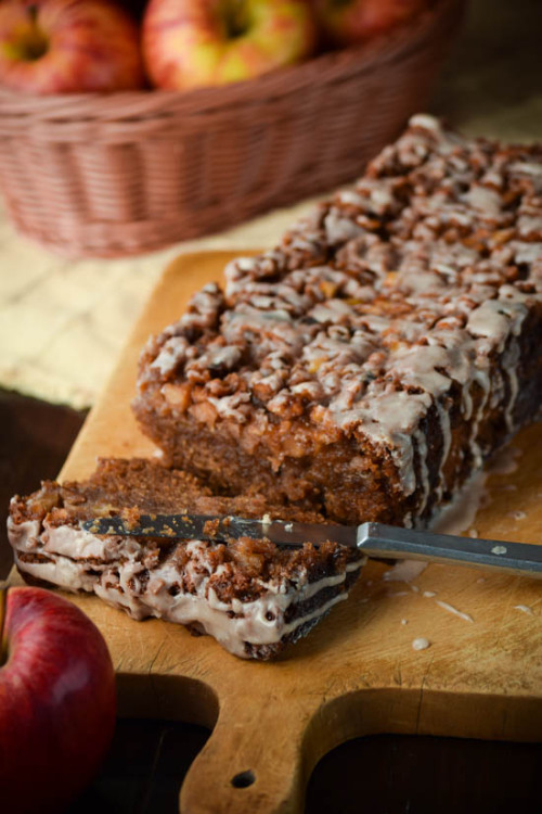 magicalfoodtime: (via Cinnamon Glazed Harvest Apple Bread | Gringalicious)