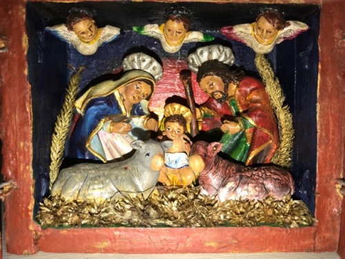 Retablo: Belen estilo Cuzco con Sagrada Familia, ángeles y animales, 2017.This is part of a rather l
