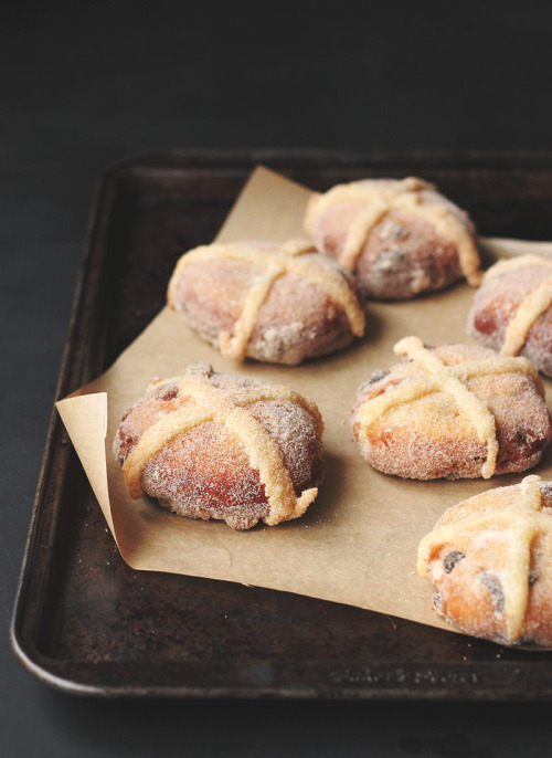 chocolatecravingclub:  Hot Cross Donutshttp://www.thesugarhit.com/2014/04/hot-cross-donuts.html
