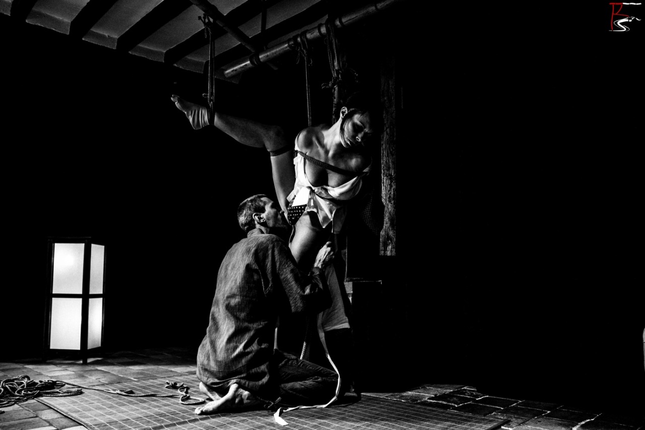 ropesession:  tykars on the HashiraRopes &amp; Pics : DocvaleFull set : http://ropesession.com/Ropes/photos/#!lightbox[2012]/0/