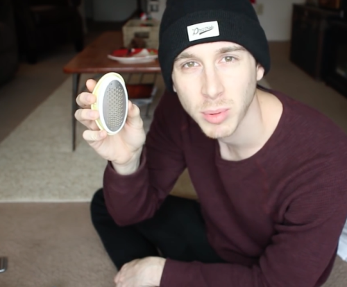 drakebois:Ryan Abe tries out a PedEgg on his foot Ryan Abe (III)