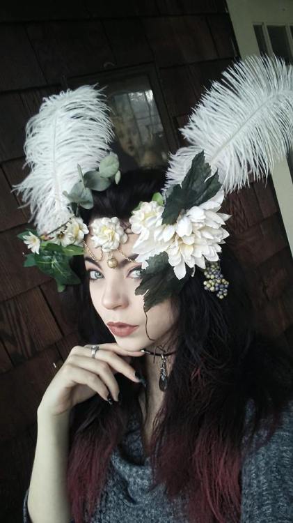 Here’s some progress on the halo for my upcoming Lunar Moth set!Securing everything and adding
