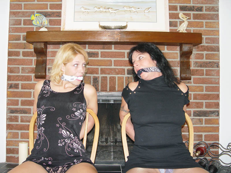 Porn photo bondagehedgehog:Charlee Chase, Paige Turner