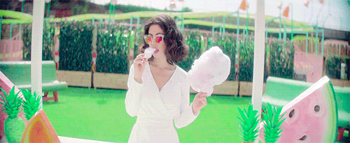 loveinstereo: i don’t wanna feel blue anymore.
