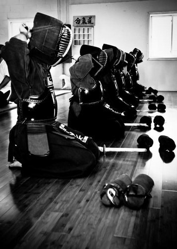toknowtheman:  gentlemansessentials:  Kendo  Gentleman’s Essentials  The Art of