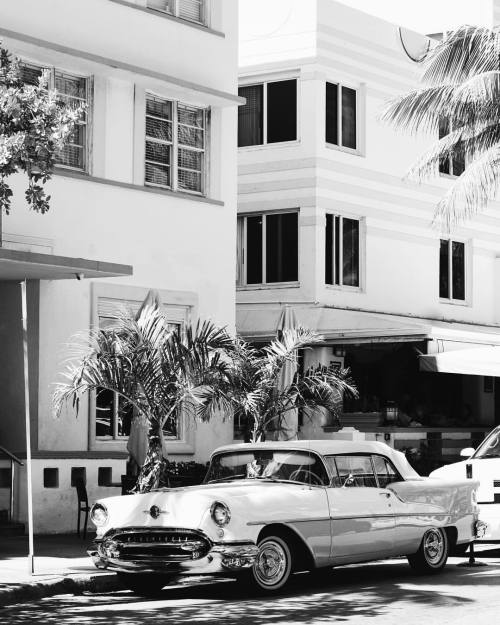 Let’s go for a drive #blackandwhite #miami #vintage (at Ocean Drive, South Miami Beach, Florid