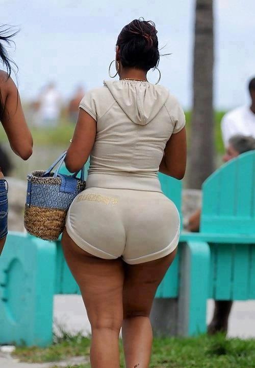 prettypussytree:  charlesdickem:  Lemme pull that wedgie out  (via TumbleOn) 