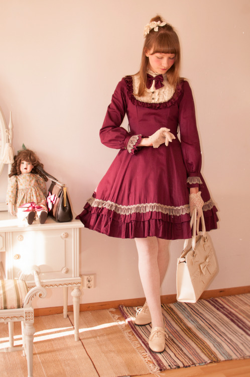 maijuline:This was my dream dress when I started lolita! But sadly I don’t use it much because I’m k