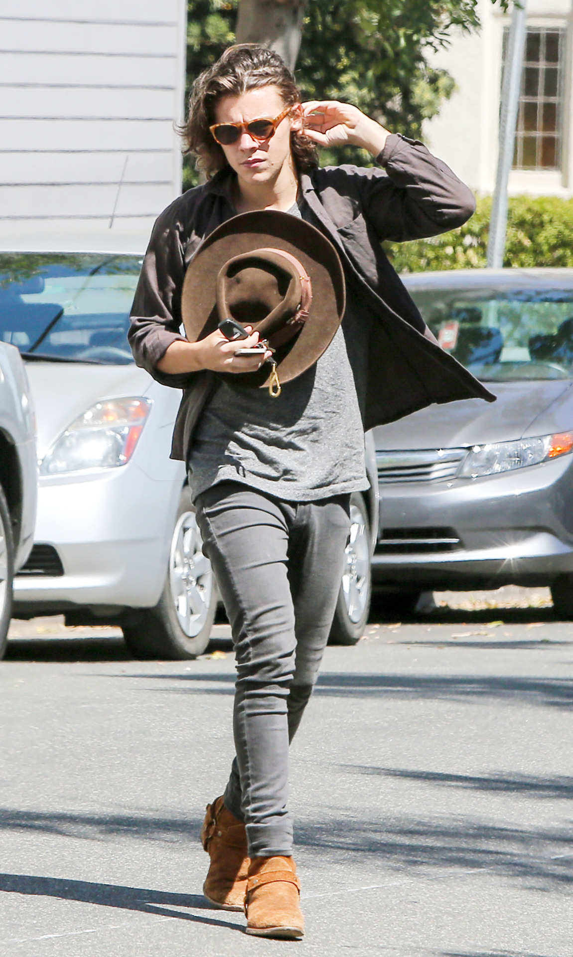 direct-news:  HQ’s - Harry Styles seen out and about in Los Angeles. Harry seen