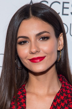 hot-celeb-women:  Victoria Justice - 21st