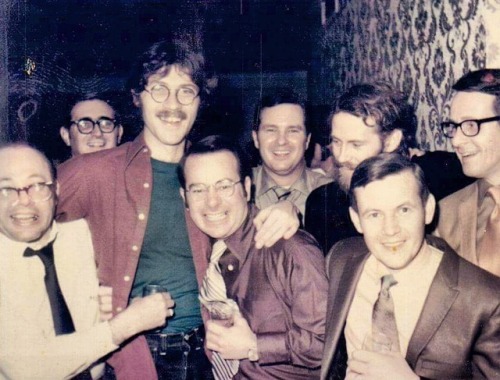 i-love-the-band:Great throwback of Robbie Robertson and Levon Helm visiting with good friends from A