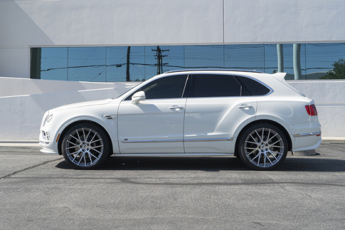 Bentley Bentayga on Forgiato Flow Wheels 