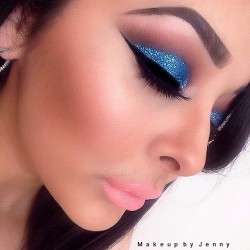 makeupbag:  http://makeupbag.tumblr.com/