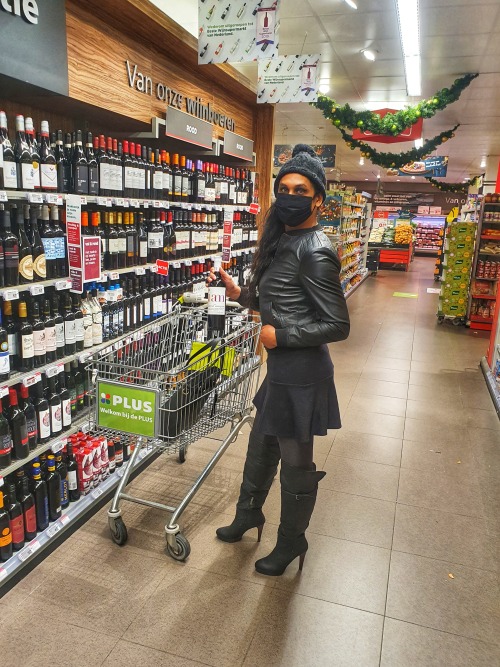 Grocery shopping… the wine has been decided! 