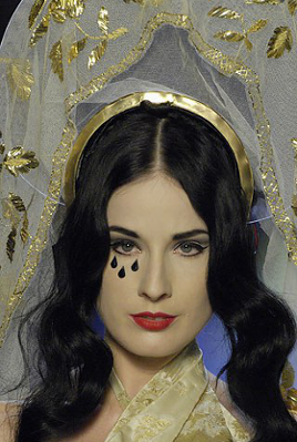 lesbiandarthvader:Dita Von Teese at Jean Paul Gaultier Haute Couture S/S 2007