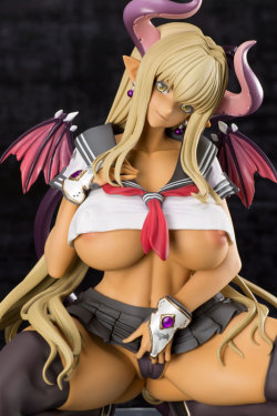 tactical-salad:  Sailor Succubus “Sapphire” 1/6 FigureClick to purchase from J-list!