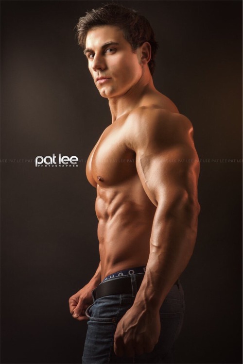 jivvii:  John Gioffre by Pat Lee