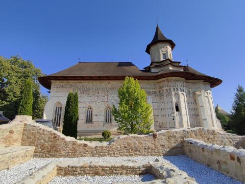 architecturealliance:The church from the Probota Monastery, Probota, Suceava county, România [3280 x 2464][OC]