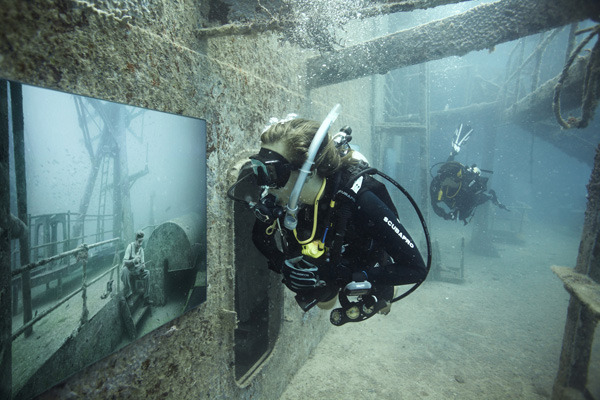 slowartday:  Andreas Franke, The Sinking World 