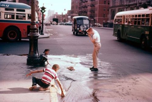 vintageeveryday:45 color snapshots that document everyday life of New York City in the late 1950s.