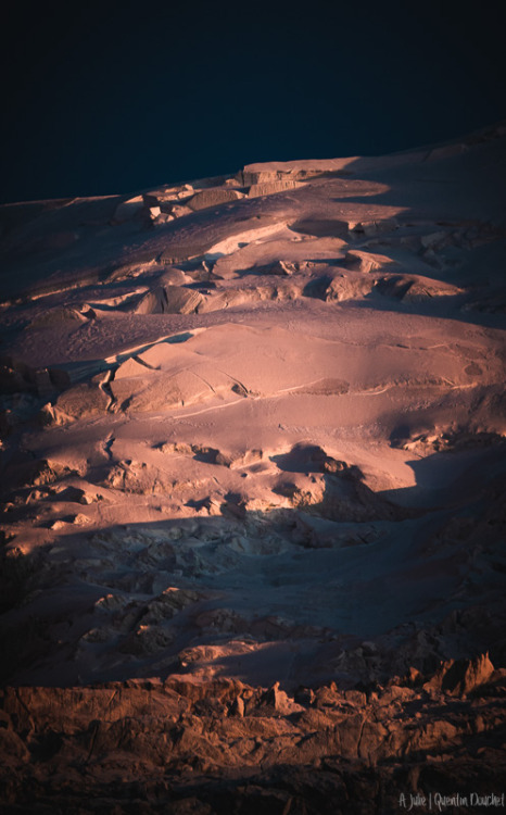 Coucher de soleil sur le glacier.(Haute-Savoie - Octobre 2021).A Julie&hellip;© Quentin Dou