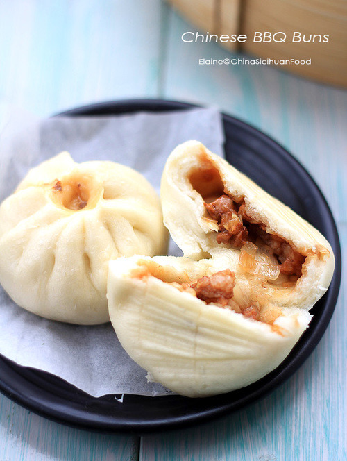 in-my-mouth:  Chinese BBQ Pork Buns  2104. BBQ Pork Buns. YUUMMMMMMMMM. Click recipe above to make t