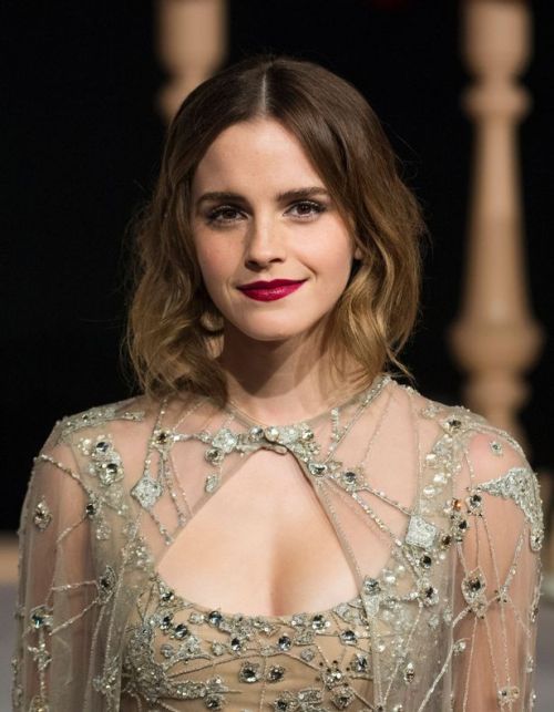  For the Chinese premiere of the film in Shanghai, Emma Watson pulled out her most arresting look ye