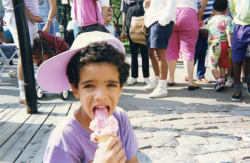 fukkkres:  cuntroversy: Drake  started at disney land cuz i was a rich toddler had ice cream and matching clothes didn’t have to deal with no food stamp peanut butter now we here 