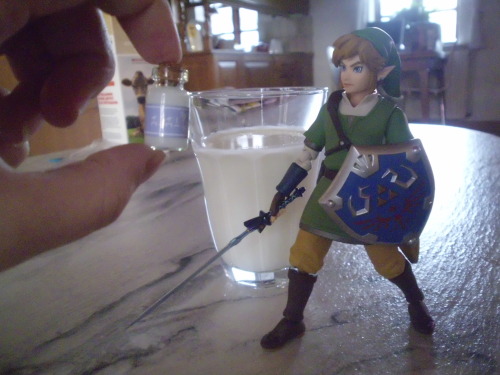 disgracefullyriversong: kratly: every glass of milk, is a fight nowadays. i just love this so much