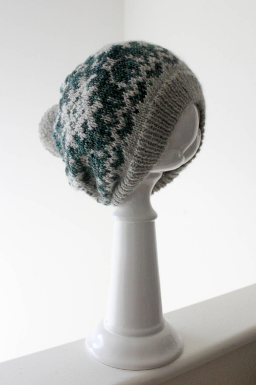 [ dacha hat by gingerhaole on etsy ]Finished this a little while ago, I just kept forgetting to post