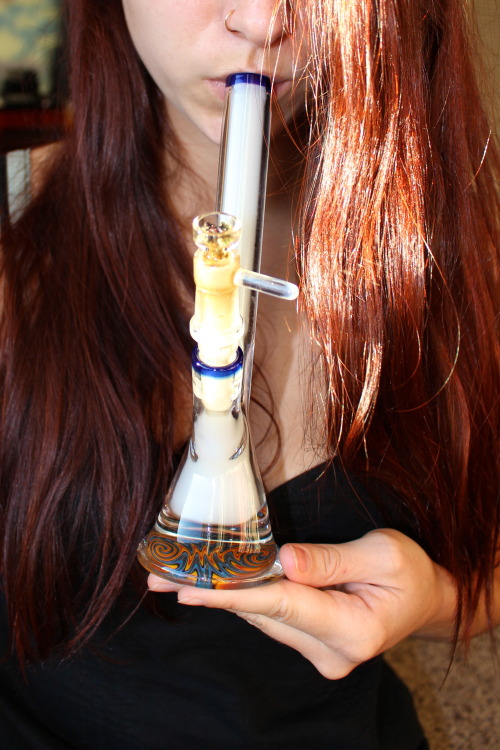 the-stoner-sage:  fitbooties-and-fatdoobies:  thctara:  Hash bowls out of the mini tube  I love the lighting in this picture  Tara is perf <3 