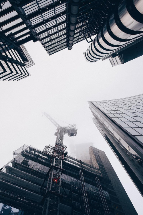 cityrulers: Look up.. | Photo by Greatarsenal