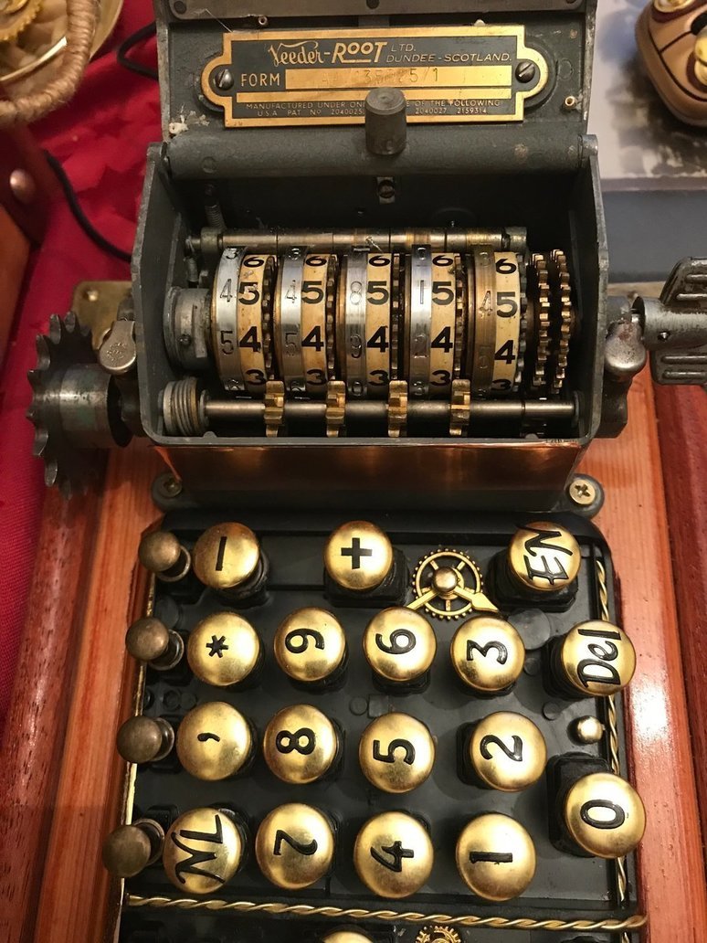 steampunktendencies:  Functional homemade steampunk computer, made of solid pine