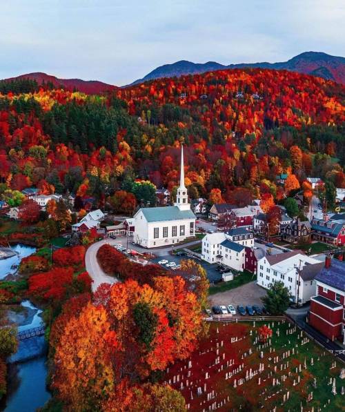 legendary-scholar:  Stowe, Vermont.