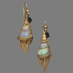 fashionologyextraordinaire:  A pair of shell